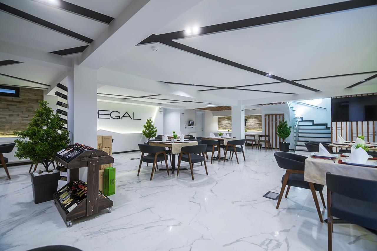 Hotel Regal Корча Экстерьер фото
