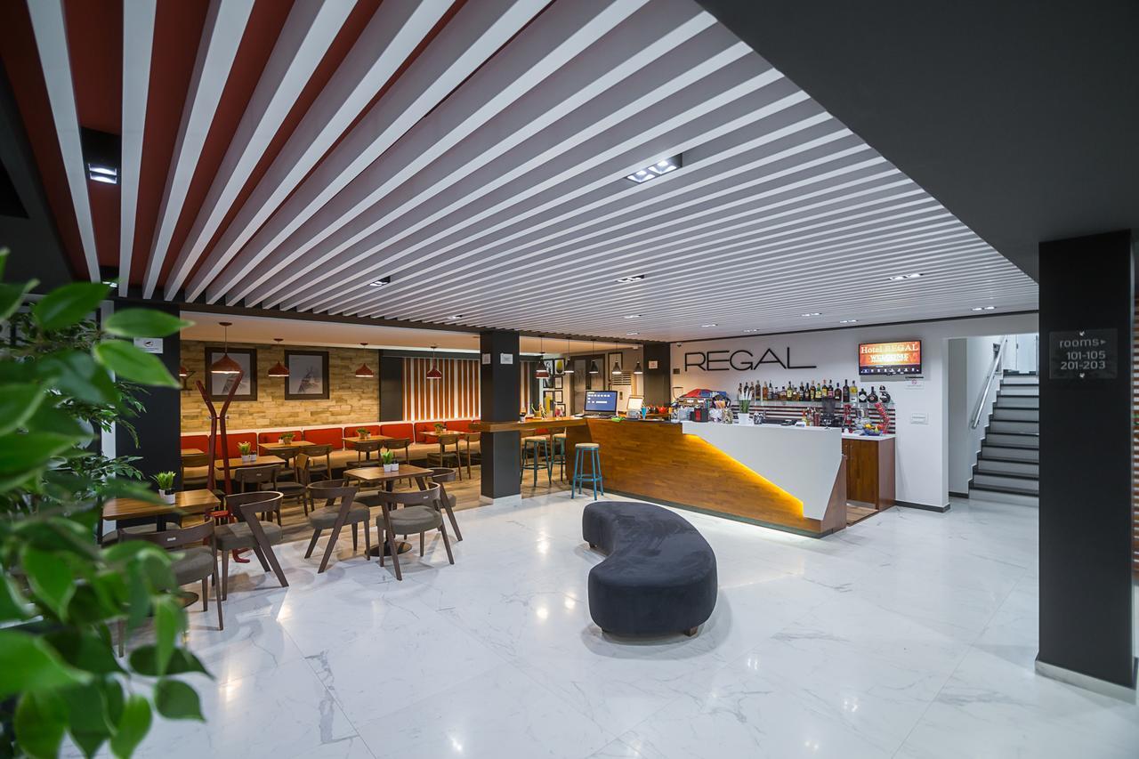 Hotel Regal Корча Экстерьер фото