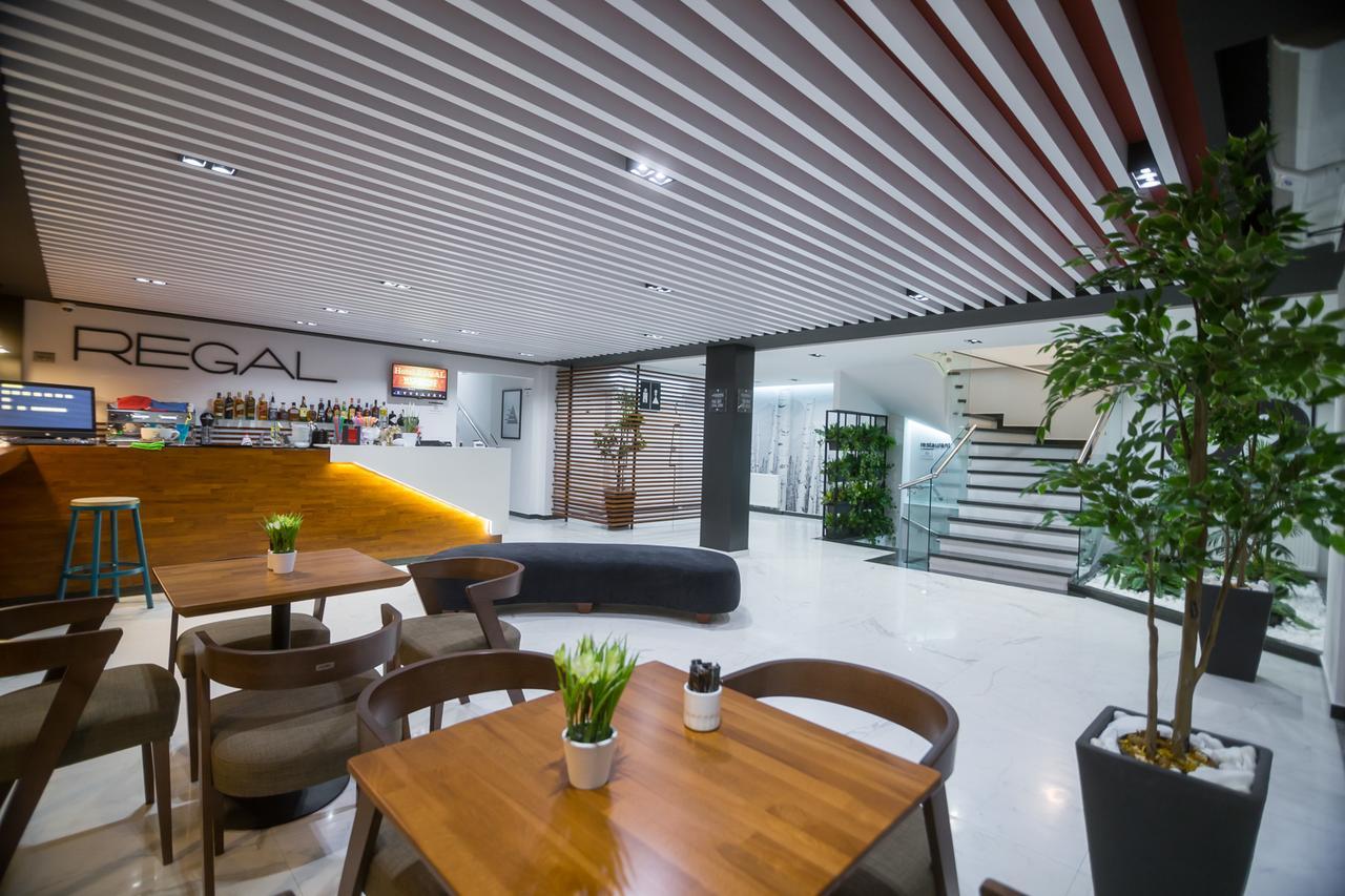 Hotel Regal Корча Экстерьер фото